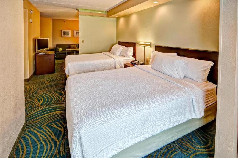 Suite with Two Double Beds and Adapted Tub - Mobility and Hearing Accessible image 1