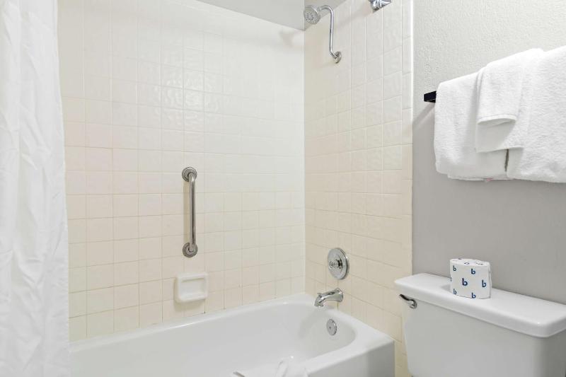 Suite with Two Double Beds and Sofa Bed image 2
