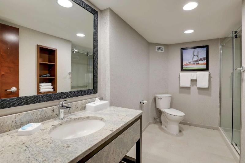 Superior King Room image 3