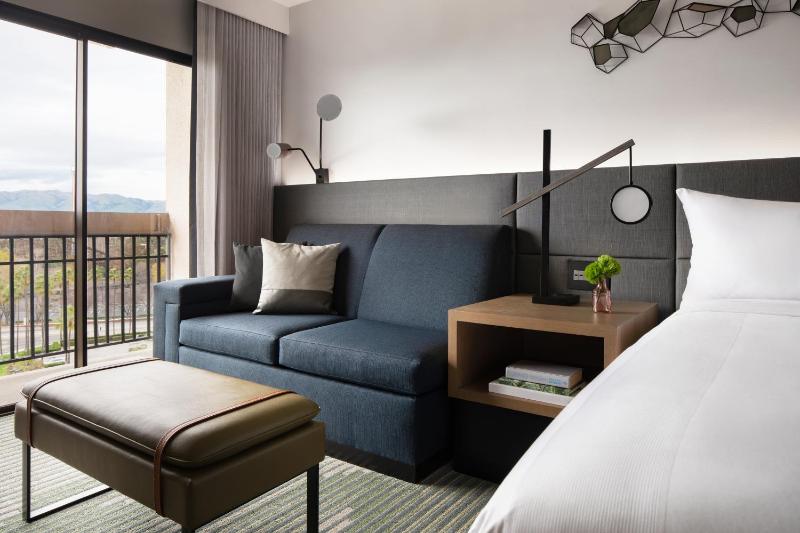 King Room with Sofa Bed image 3