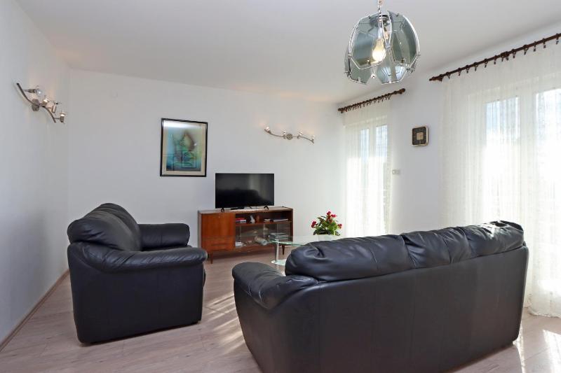 Two-Bedroom Apartment with Balcony and Sea View image 1
