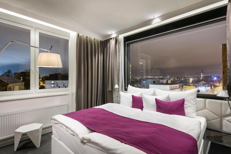 Deluxe Double or Twin Room image 3