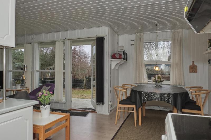 Stunning Home In Ebeltoft With 3 Bedrooms And Internet - image 4