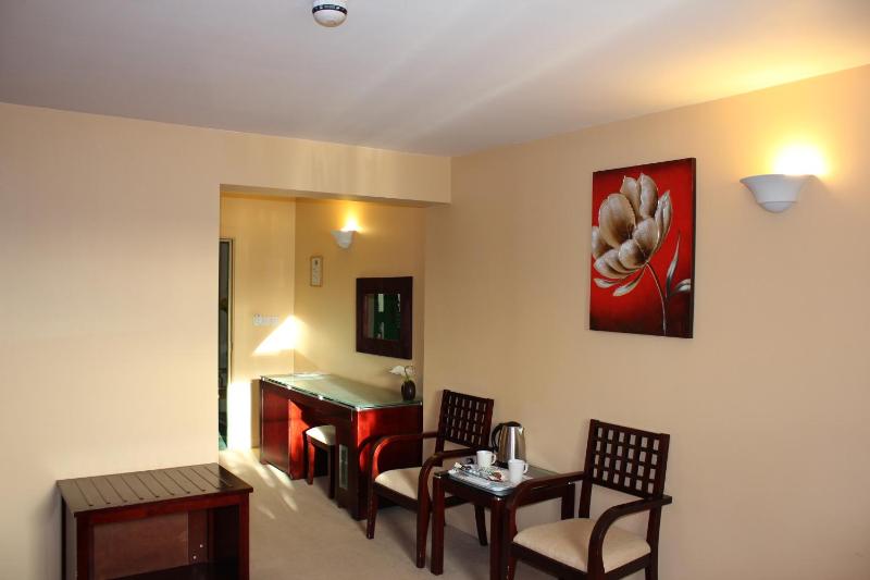 Twin Room image 3