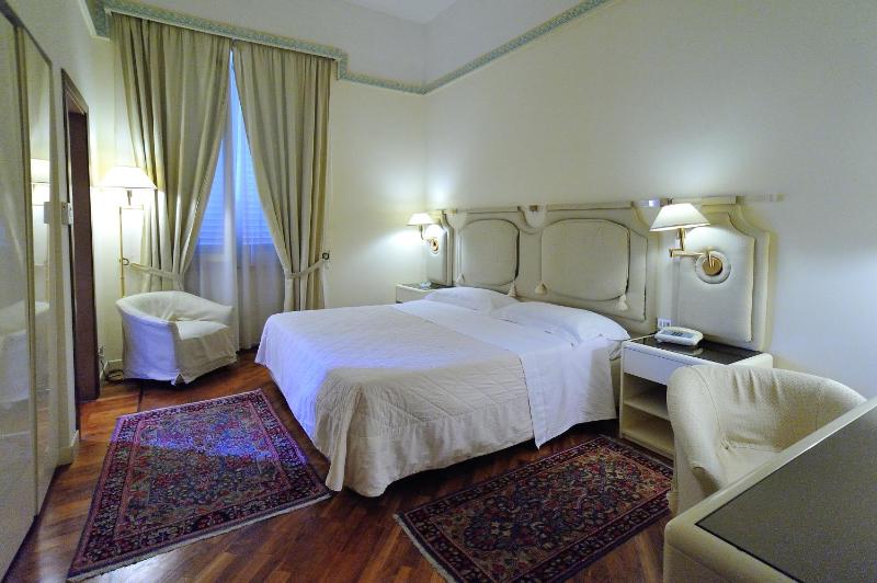 Double Room with Extra Bed image 2