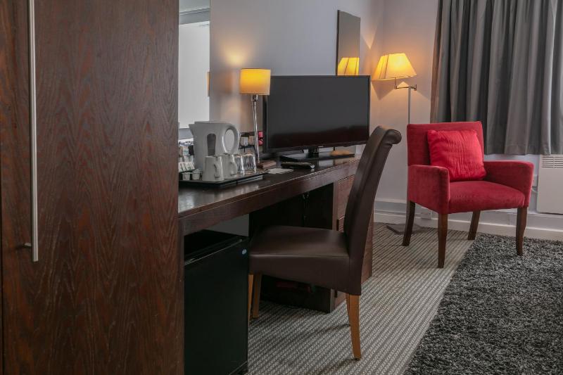 Executive Double Room with Sofa Bed image 2