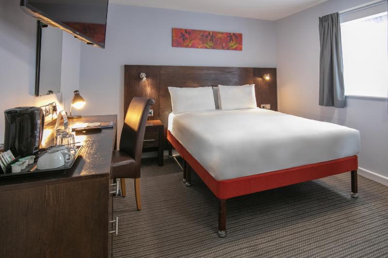 Standard Double Room image 4