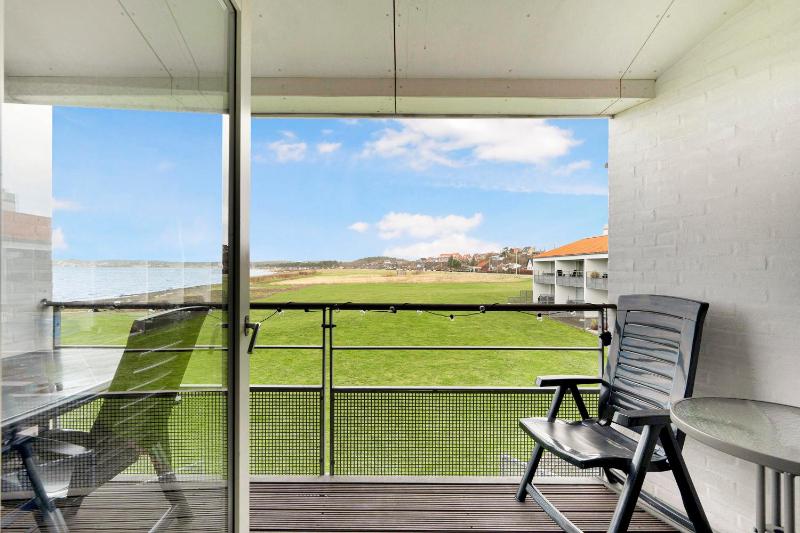 Beautiful First-Row Apartment With Stunning Panoramic Views Of Ebeltoft Cove - image 1