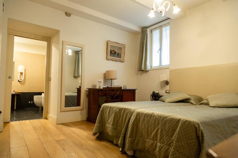 Economy Double Room image 3