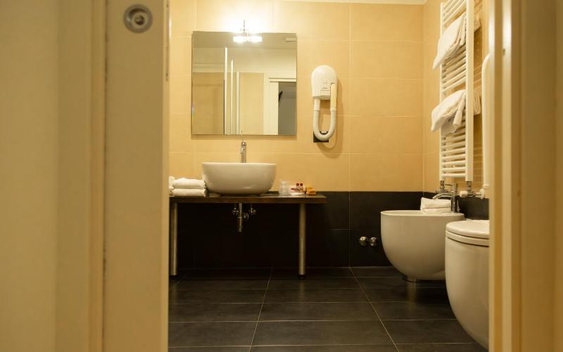 Economy Double Room image 2