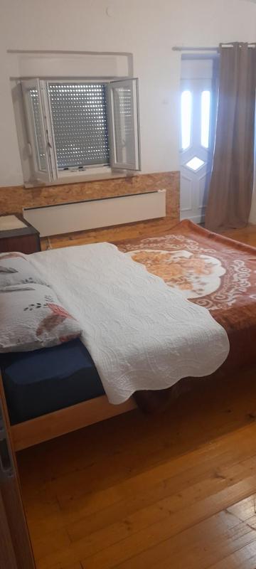 One-Bedroom Apartment image 1