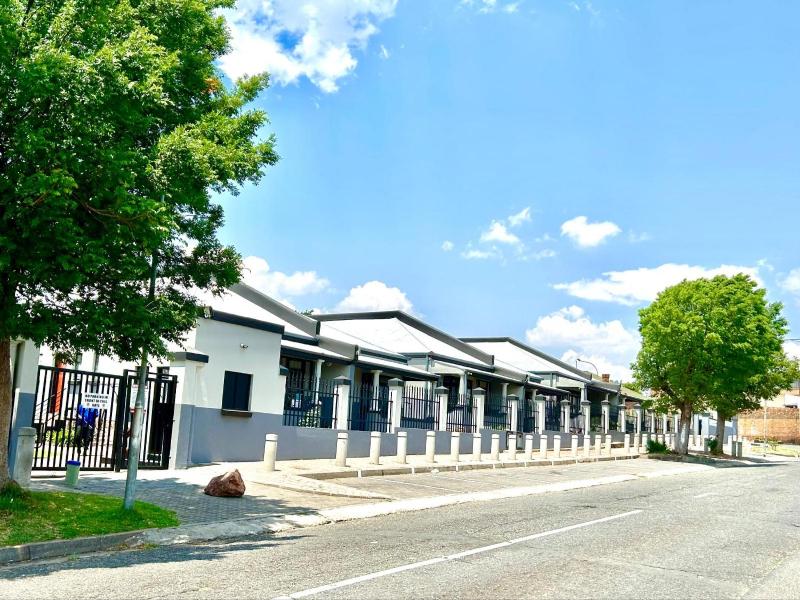 Ekuphumuleni Village - image 1