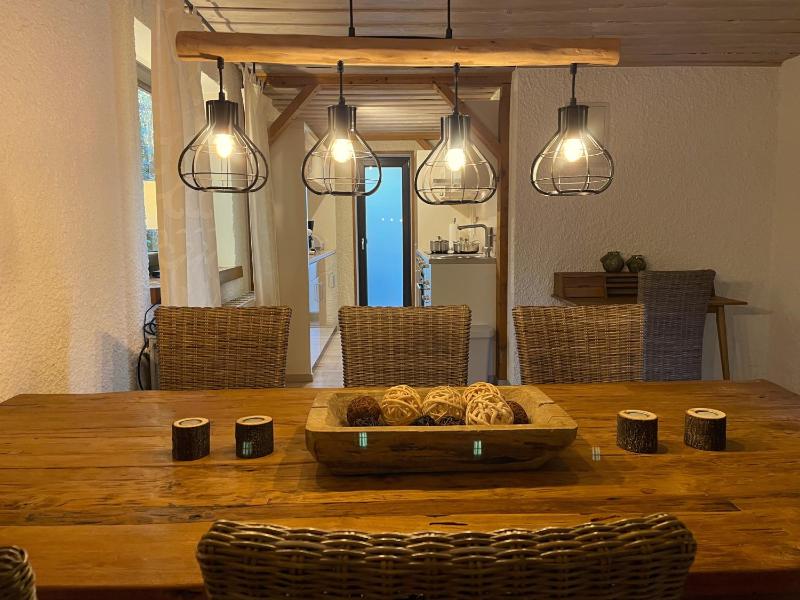 One-Bedroom Apartment with Balcony and Mountain View   image 3