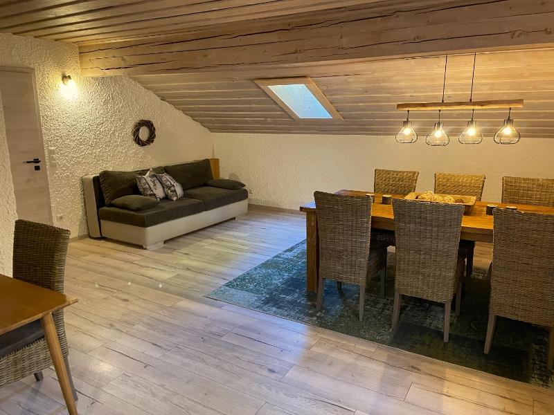 One-Bedroom Apartment with Balcony and Mountain View   image 2