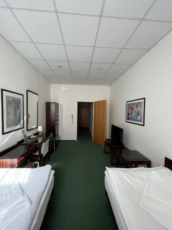 Business Single Room image 4