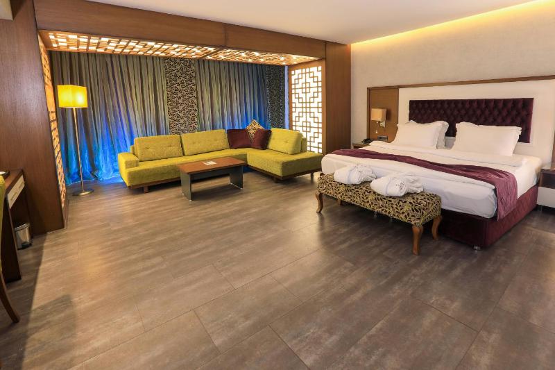 Deluxe Double Room image 1