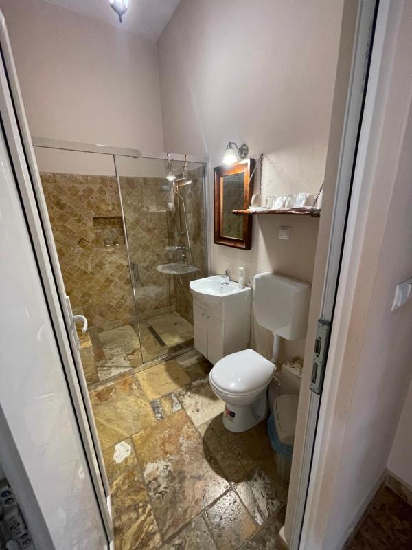 Double Room image 3