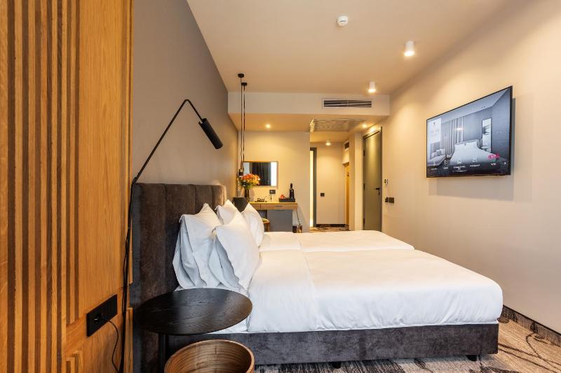 Double Room image 3