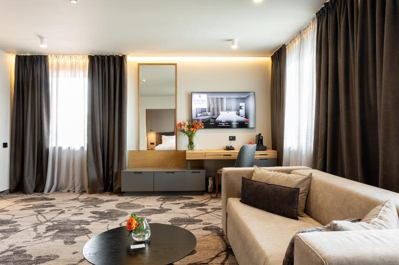 One-Bedroom Suite image 1