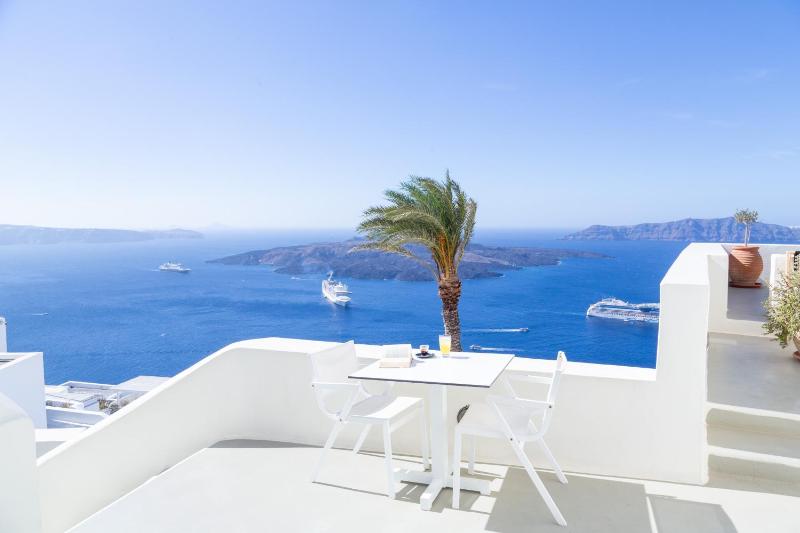 Superior Double Room with Caldera View image 1