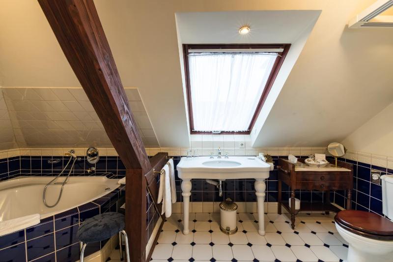 Deluxe Room image 2