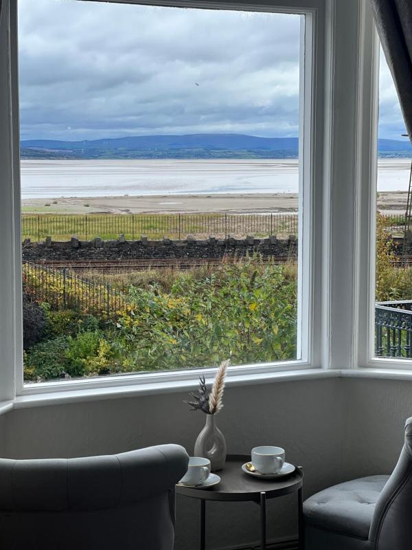 Double Room with Sea View image 4
