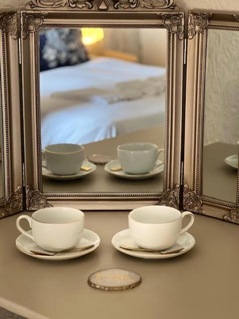Double Room with Sea View image 4