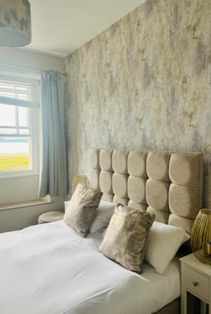 Double Room with Sea View image 3