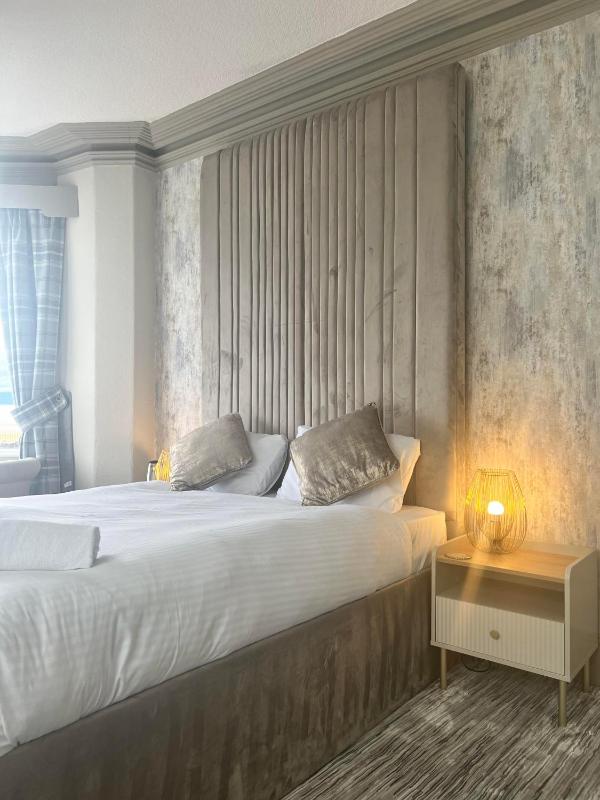 Double Room with Sea View image 1