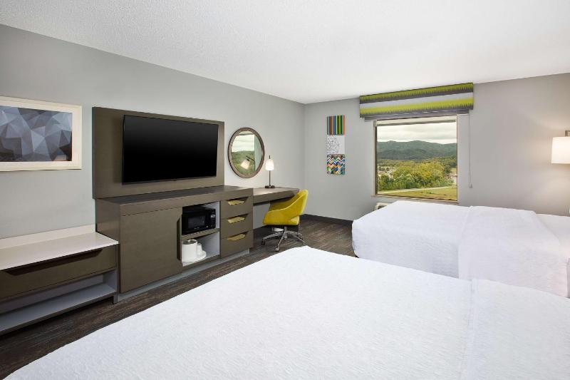 Room with Two Queen Beds - Non-Smoking image 2