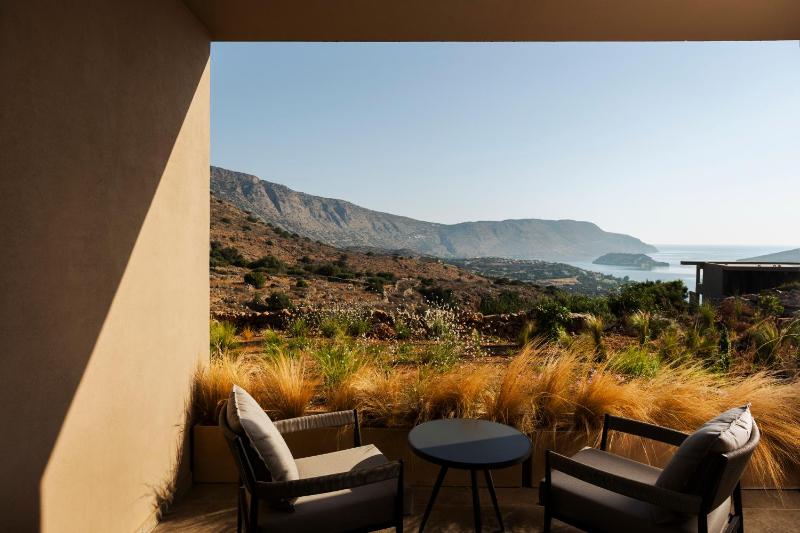 Sapphire Zen Queen Suite with Outdoor Bath image 2