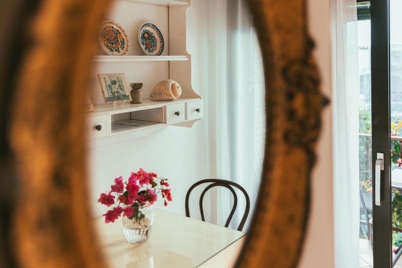 Classic One-Bedroom Apartment with Garden View image 2