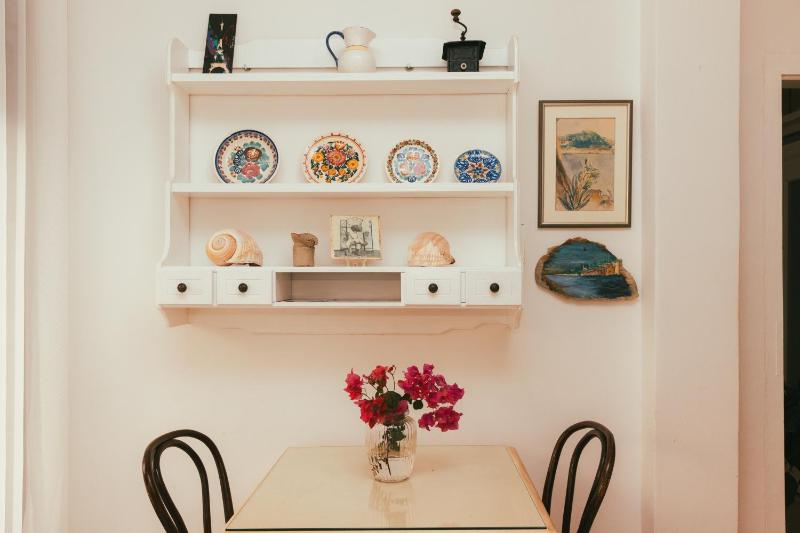 Classic One-Bedroom Apartment with Garden View image 3