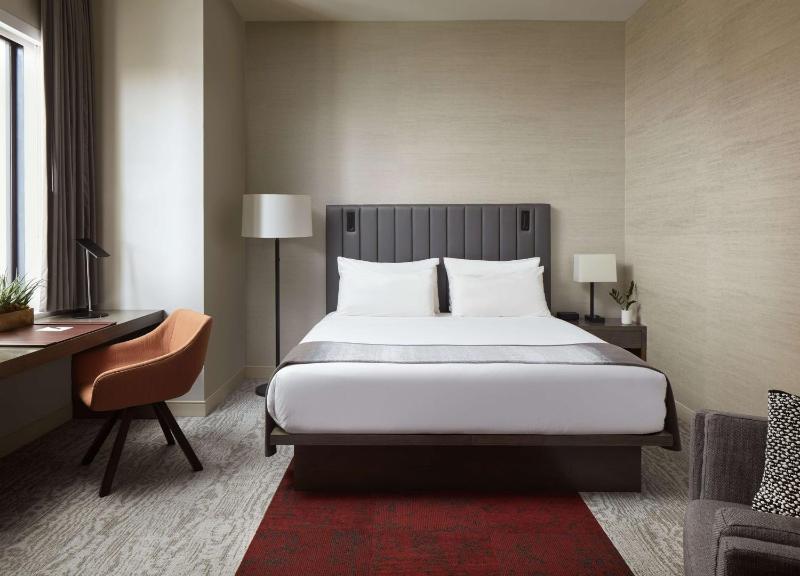 King Junior Suite - City View image 4