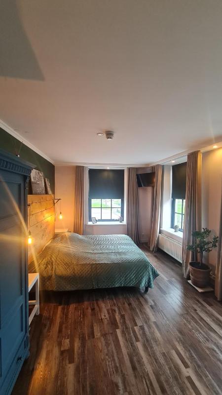 Twin Room with Private Bathroom image 1