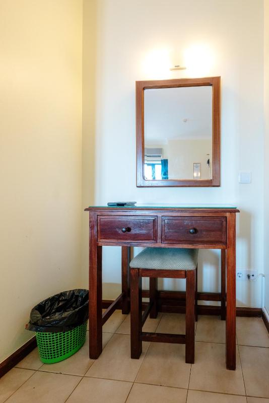 Standard Triple Room image 2