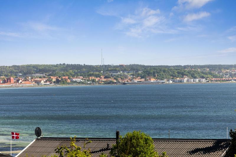 Awesome Home In Glesborg With 3 Bedrooms - image 2