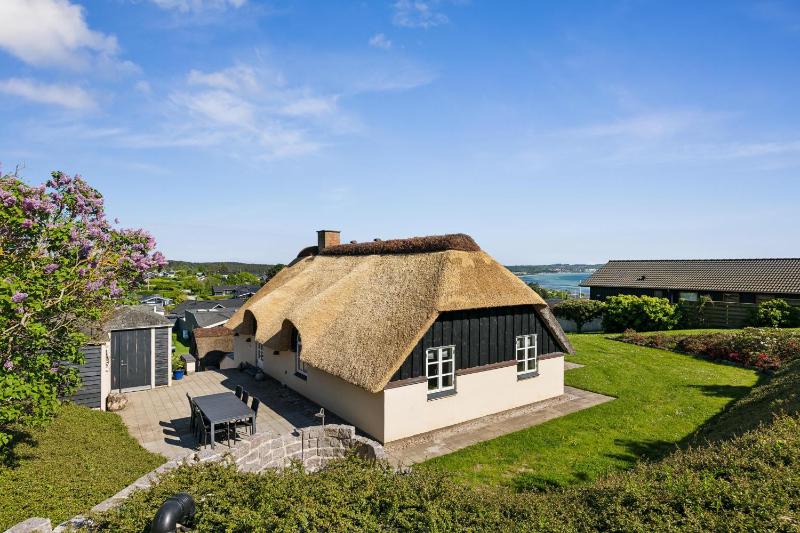 Awesome Home In Glesborg With 3 Bedrooms - image 8