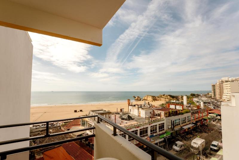 Superior Twin Room with Sea View image 2