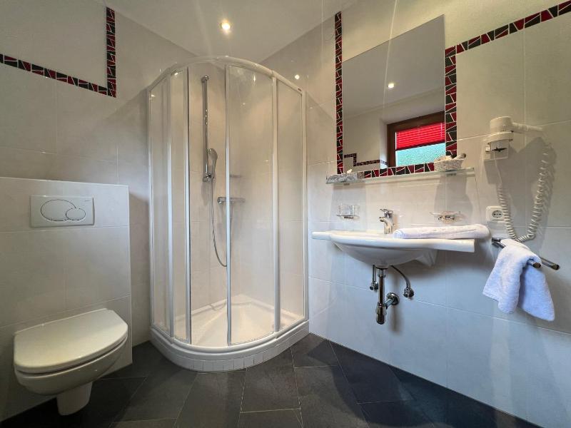 Deluxe Double Room with Balcony image 3