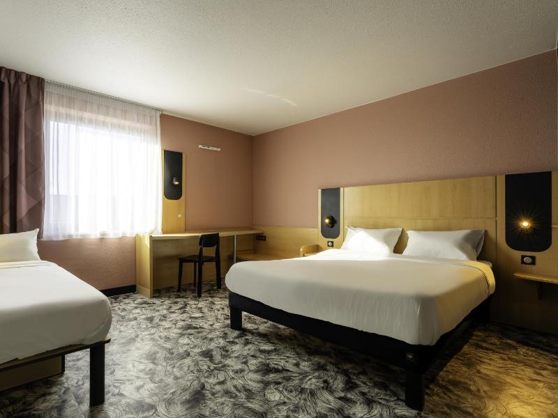 Standard Triple Room image 1