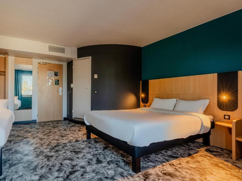 Standard Triple Room image 3