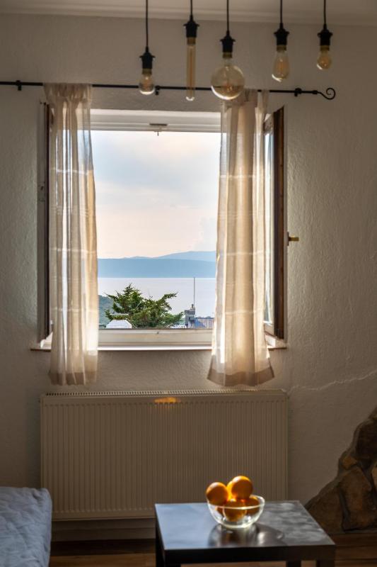 One-Bedroom Apartment image 1