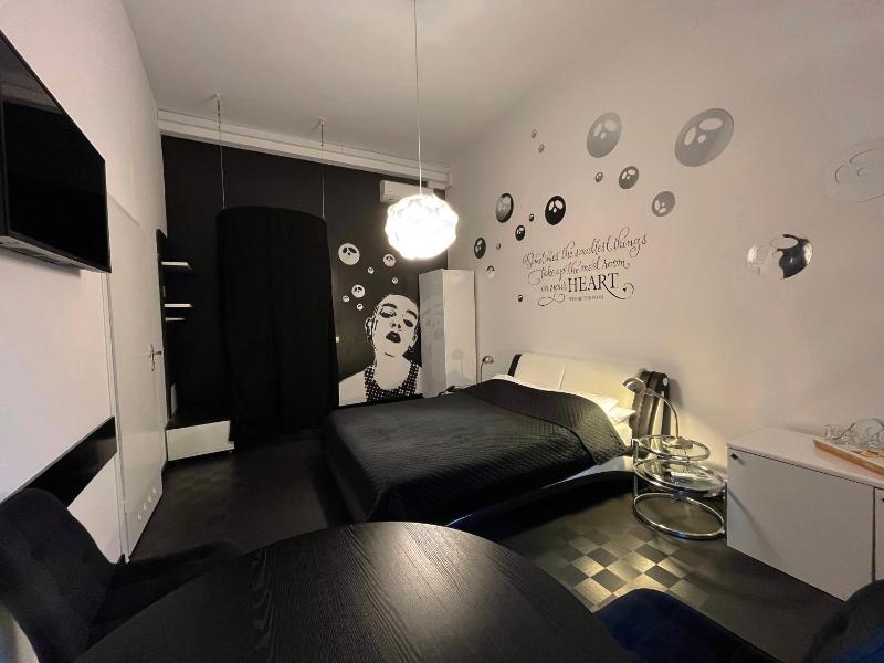 Deluxe Double Room image 2