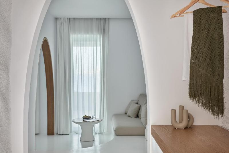 Honeymoon Suite with Private Heated Pool Sea View image 2