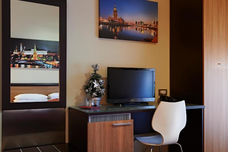 Deluxe King Room image 4