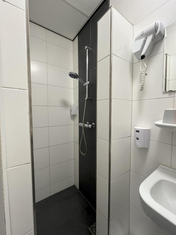 Standard Single Room image 3