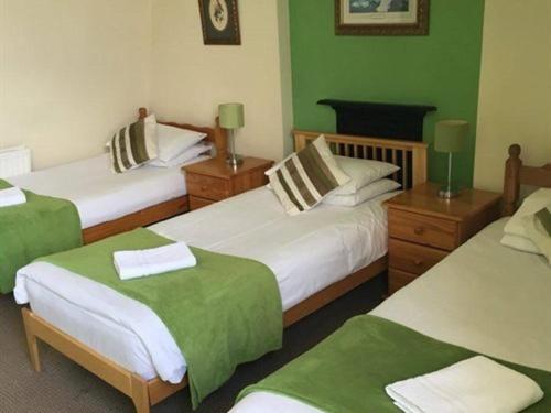 Triple Room with Shower image 3