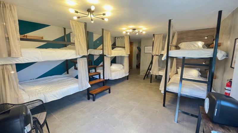8-Bed Mixed Dormitory Room image 2