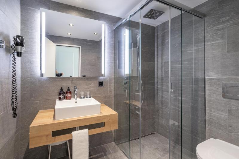 Superior Single Room with Air Conditioning image 3